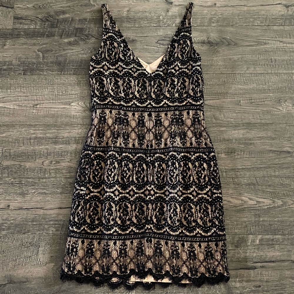 Cache Dress - Picture 2 of 6